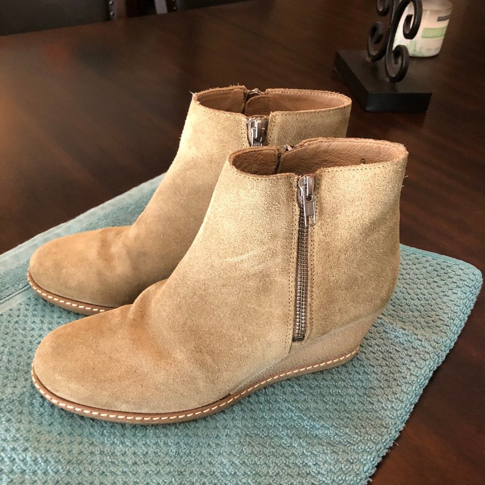 TAN SUEDE ANKLE BOOTIES